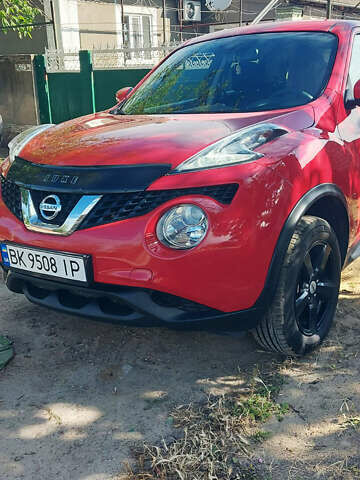 Красный Ниссан Жук, объемом двигателя 1.6 л и пробегом 105 тыс. км за 12500 $, фото 3 на Automoto.ua