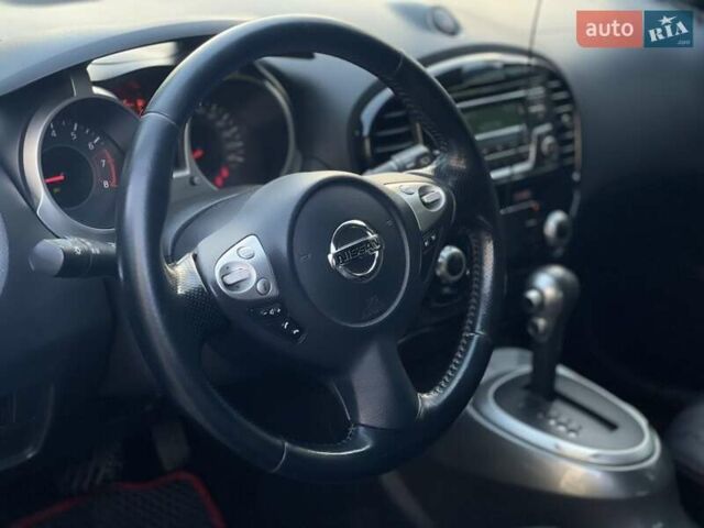 Красный Ниссан Жук, объемом двигателя 1.6 л и пробегом 135 тыс. км за 13900 $, фото 12 на Automoto.ua