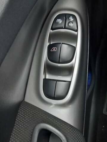 Червоний Ніссан Жук, об'ємом двигуна 1.6 л та пробігом 87 тис. км за 13499 $, фото 26 на Automoto.ua