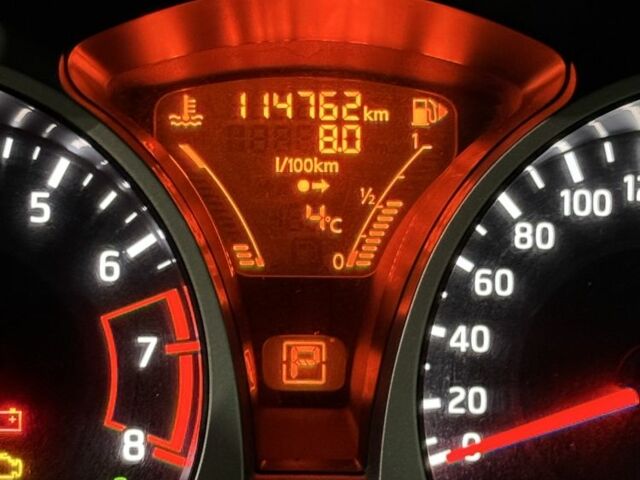 Червоний Ніссан Жук, об'ємом двигуна 1.6 л та пробігом 114 тис. км за 14000 $, фото 6 на Automoto.ua