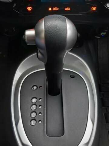 Красный Ниссан Жук, объемом двигателя 1.6 л и пробегом 87 тыс. км за 13850 $, фото 7 на Automoto.ua