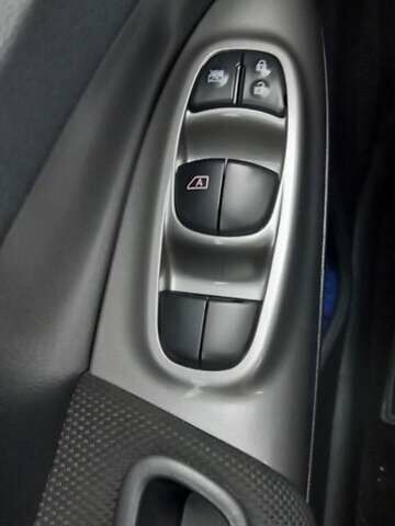 Красный Ниссан Жук, объемом двигателя 1.6 л и пробегом 87 тыс. км за 13850 $, фото 10 на Automoto.ua