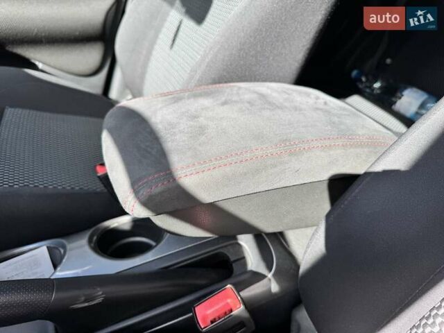 Червоний Ніссан Жук, об'ємом двигуна 1.6 л та пробігом 71 тис. км за 14400 $, фото 32 на Automoto.ua