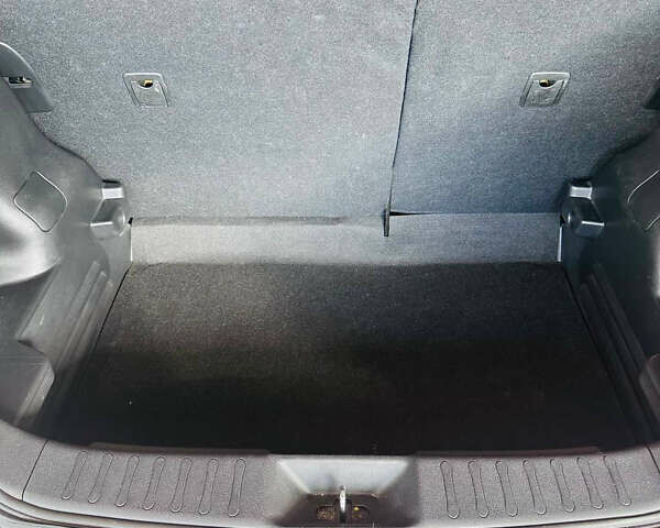 Красный Ниссан Жук, объемом двигателя 1.6 л и пробегом 25 тыс. км за 18000 $, фото 10 на Automoto.ua