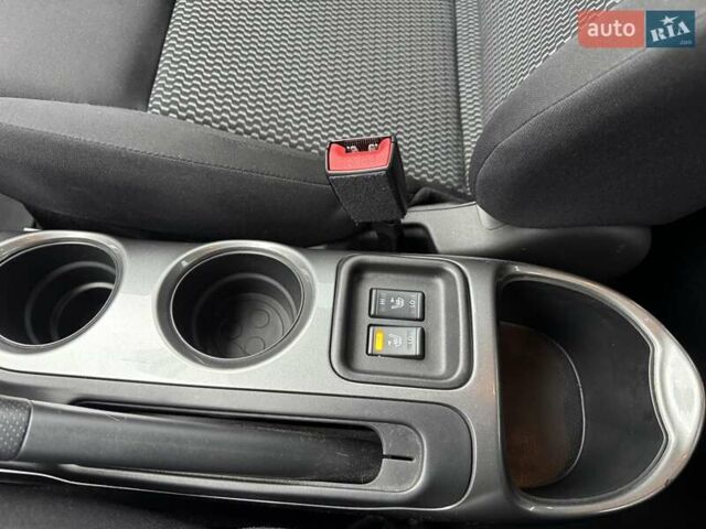 Красный Ниссан Жук, объемом двигателя 1.6 л и пробегом 40 тыс. км за 14700 $, фото 11 на Automoto.ua