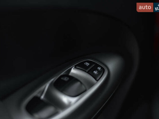 Червоний Ніссан Жук, об'ємом двигуна 1.6 л та пробігом 52 тис. км за 14400 $, фото 12 на Automoto.ua