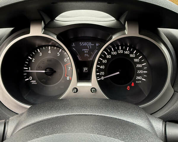 Червоний Ніссан Жук, об'ємом двигуна 1.6 л та пробігом 55 тис. км за 15000 $, фото 10 на Automoto.ua