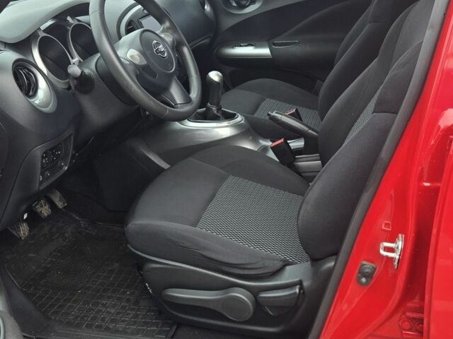 Красный Ниссан Жук, объемом двигателя 1.6 л и пробегом 46 тыс. км за 12500 $, фото 5 на Automoto.ua