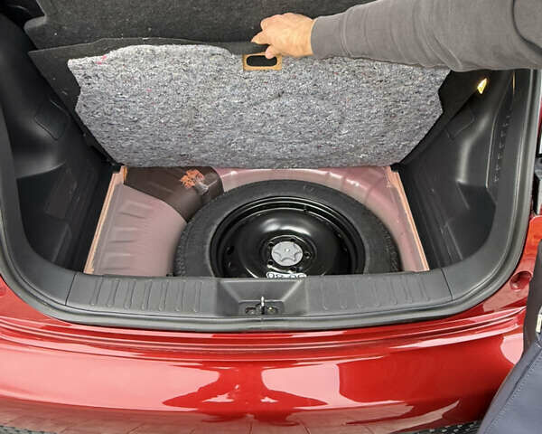 Червоний Ніссан Жук, об'ємом двигуна 1.6 л та пробігом 55 тис. км за 15000 $, фото 13 на Automoto.ua