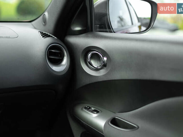 Червоний Ніссан Жук, об'ємом двигуна 1.6 л та пробігом 52 тис. км за 14400 $, фото 13 на Automoto.ua