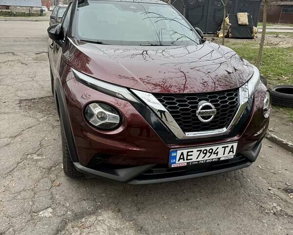 Красный Ниссан Жук, объемом двигателя 1 л и пробегом 49 тыс. км за 20000 $, фото 2 на Automoto.ua