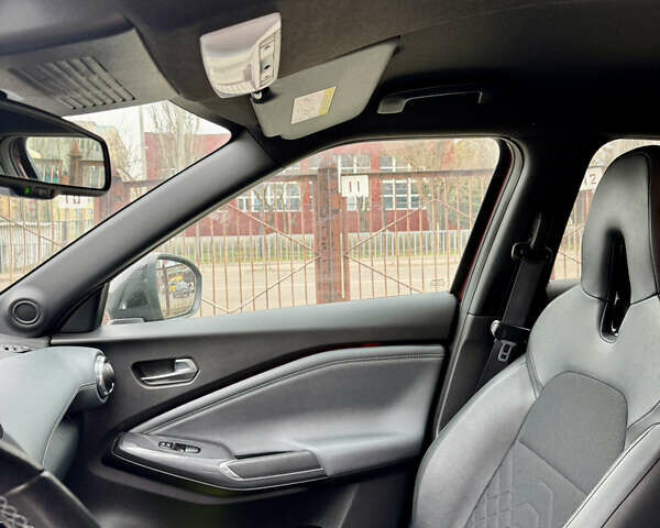 Красный Ниссан Жук, объемом двигателя 1 л и пробегом 49 тыс. км за 20000 $, фото 16 на Automoto.ua