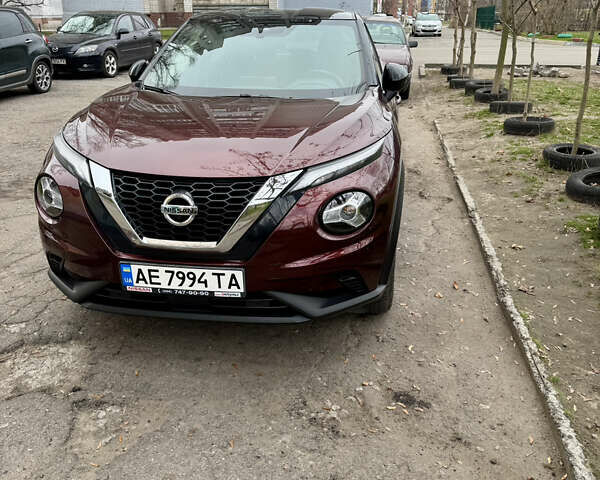 Красный Ниссан Жук, объемом двигателя 1 л и пробегом 49 тыс. км за 20000 $, фото 3 на Automoto.ua