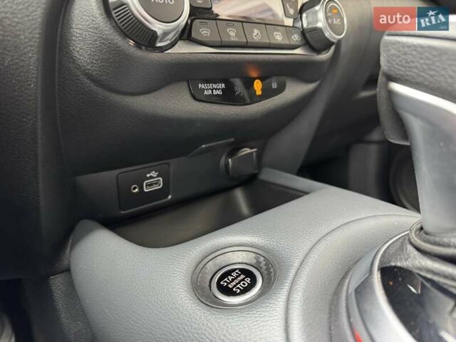 Красный Ниссан Жук, объемом двигателя 1 л и пробегом 46 тыс. км за 19900 $, фото 11 на Automoto.ua