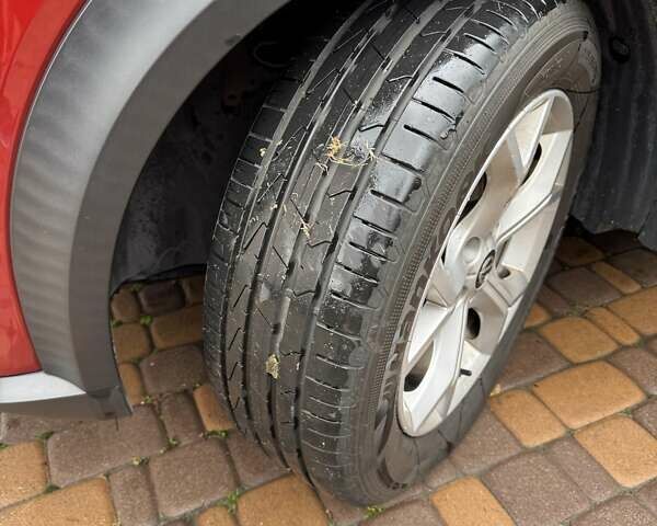 Красный Ниссан Жук, объемом двигателя 1 л и пробегом 46 тыс. км за 19900 $, фото 16 на Automoto.ua