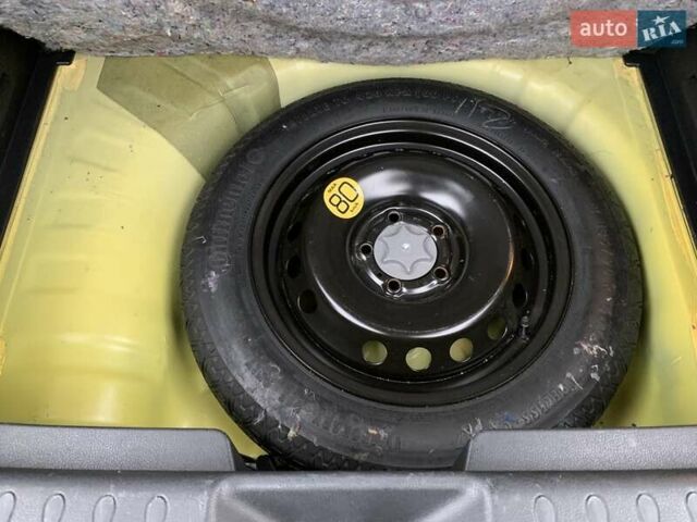 Жовтий Ніссан Жук, об'ємом двигуна 1.6 л та пробігом 100 тис. км за 12499 $, фото 31 на Automoto.ua