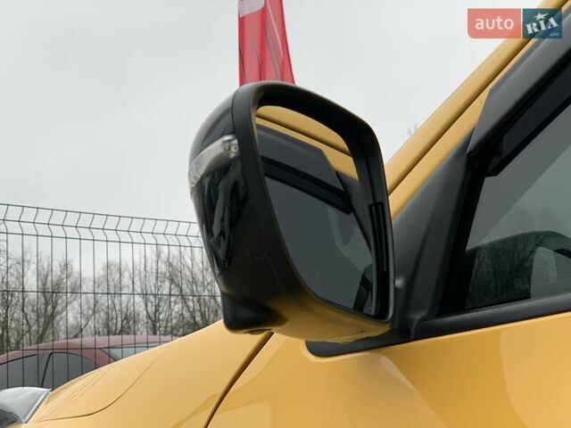 Жовтий Ніссан Жук, об'ємом двигуна 1.6 л та пробігом 100 тис. км за 12499 $, фото 23 на Automoto.ua