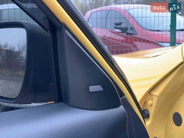 Жовтий Ніссан Жук, об'ємом двигуна 1.6 л та пробігом 100 тис. км за 12499 $, фото 25 на Automoto.ua