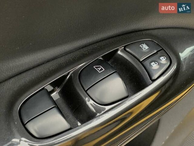 Жовтий Ніссан Жук, об'ємом двигуна 1.6 л та пробігом 100 тис. км за 12499 $, фото 44 на Automoto.ua