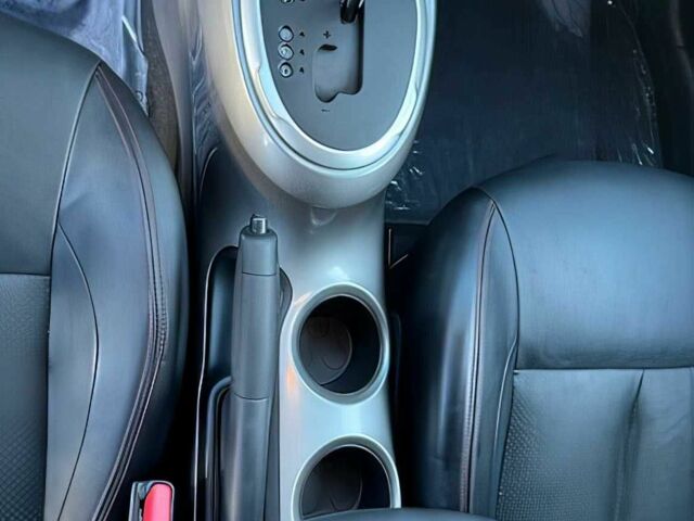 Желтый Ниссан Жук, объемом двигателя 1.6 л и пробегом 78 тыс. км за 8540 $, фото 10 на Automoto.ua