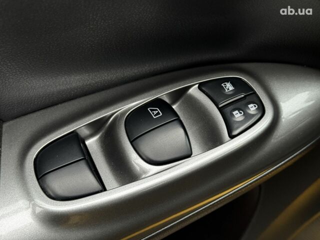 Желтый Ниссан Жук, объемом двигателя 1.6 л и пробегом 43 тыс. км за 12790 $, фото 10 на Automoto.ua