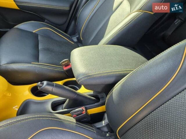 Жовтий Ніссан Жук, об'ємом двигуна 1.6 л та пробігом 22 тис. км за 16199 $, фото 43 на Automoto.ua