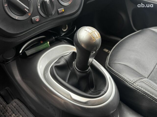 Желтый Ниссан Жук, объемом двигателя 1.6 л и пробегом 43 тыс. км за 12790 $, фото 12 на Automoto.ua