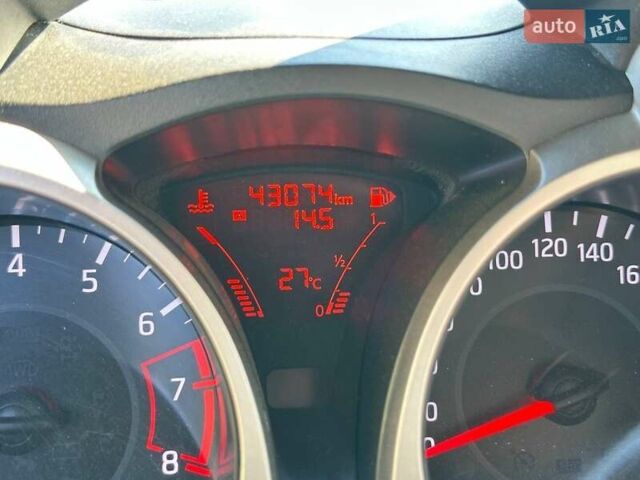 Желтый Ниссан Жук, объемом двигателя 1.6 л и пробегом 43 тыс. км за 12800 $, фото 10 на Automoto.ua