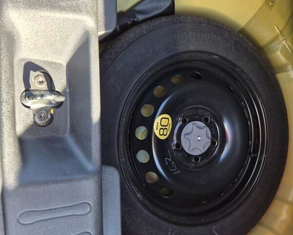 Жовтий Ніссан Жук, об'ємом двигуна 1.6 л та пробігом 22 тис. км за 16199 $, фото 65 на Automoto.ua