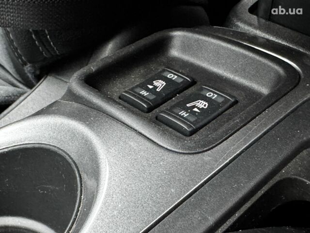 Желтый Ниссан Жук, объемом двигателя 1.6 л и пробегом 43 тыс. км за 12790 $, фото 13 на Automoto.ua