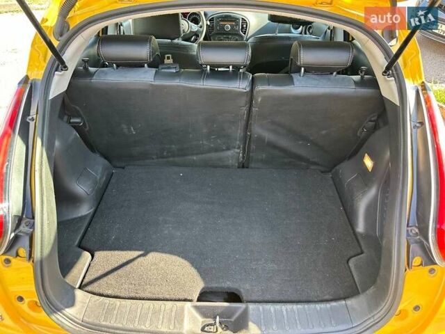 Желтый Ниссан Жук, объемом двигателя 1.6 л и пробегом 43 тыс. км за 12800 $, фото 15 на Automoto.ua