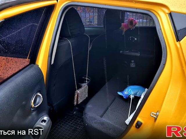 Желтый Ниссан Жук, объемом двигателя 1.6 л и пробегом 79 тыс. км за 14000 $, фото 4 на Automoto.ua