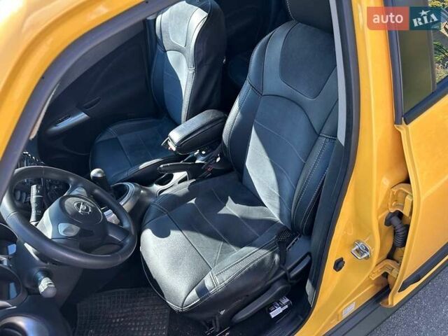 Желтый Ниссан Жук, объемом двигателя 1.6 л и пробегом 43 тыс. км за 12800 $, фото 6 на Automoto.ua