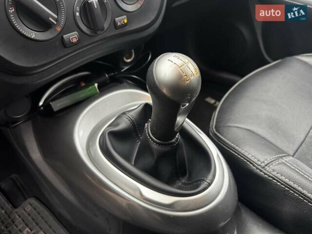 Желтый Ниссан Жук, объемом двигателя 1.6 л и пробегом 43 тыс. км за 12790 $, фото 8 на Automoto.ua