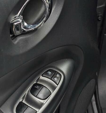 Серый Ниссан Жук, объемом двигателя 1.6 л и пробегом 110 тыс. км за 7499 $, фото 15 на Automoto.ua