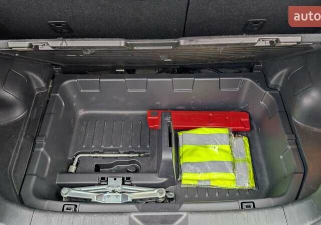 Серый Ниссан Жук, объемом двигателя 1.6 л и пробегом 110 тыс. км за 7499 $, фото 19 на Automoto.ua