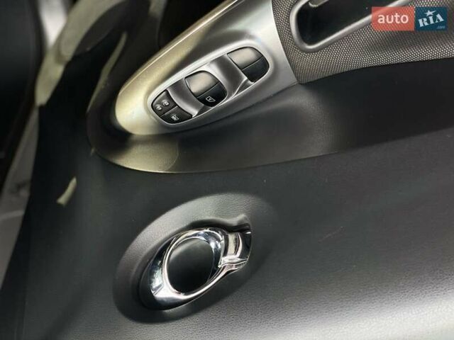 Сірий Ніссан Жук, об'ємом двигуна 1.6 л та пробігом 160 тис. км за 9600 $, фото 13 на Automoto.ua