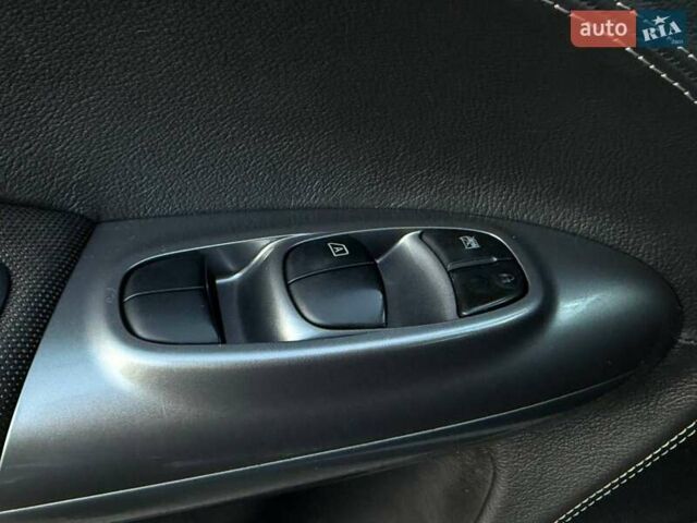 Серый Ниссан Жук, объемом двигателя 1.6 л и пробегом 166 тыс. км за 8490 $, фото 16 на Automoto.ua