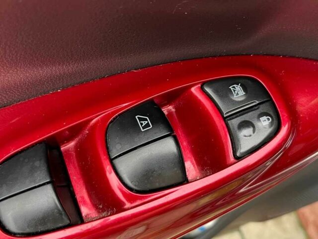 Серый Ниссан Жук, объемом двигателя 1.6 л и пробегом 154 тыс. км за 10000 $, фото 9 на Automoto.ua