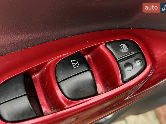 Серый Ниссан Жук, объемом двигателя 1.62 л и пробегом 154 тыс. км за 10000 $, фото 9 на Automoto.ua