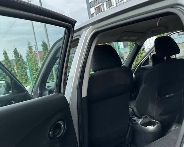 Серый Ниссан Жук, объемом двигателя 1.46 л и пробегом 274 тыс. км за 8500 $, фото 4 на Automoto.ua