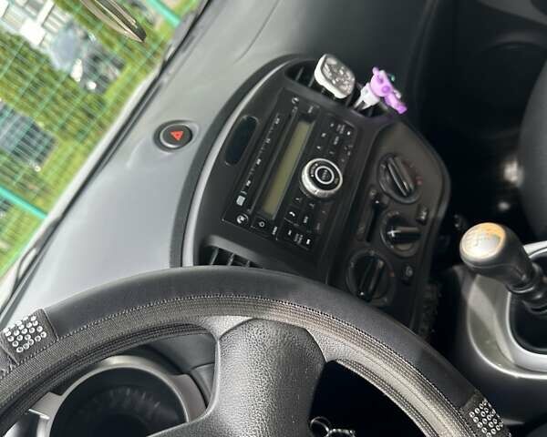 Серый Ниссан Жук, объемом двигателя 1.46 л и пробегом 274 тыс. км за 8500 $, фото 9 на Automoto.ua