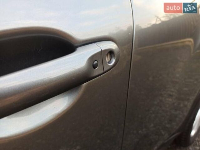 Серый Ниссан Жук, объемом двигателя 1.5 л и пробегом 204 тыс. км за 7999 $, фото 12 на Automoto.ua