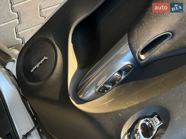 Серый Ниссан Жук, объемом двигателя 1.62 л и пробегом 145 тыс. км за 9999 $, фото 13 на Automoto.ua