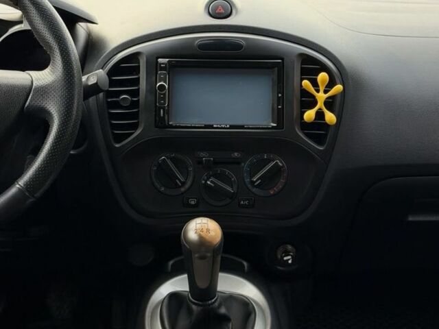 Серый Ниссан Жук, объемом двигателя 1.6 л и пробегом 139 тыс. км за 8500 $, фото 10 на Automoto.ua