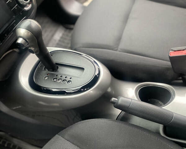 Сірий Ніссан Жук, об'ємом двигуна 1.6 л та пробігом 166 тис. км за 8800 $, фото 24 на Automoto.ua