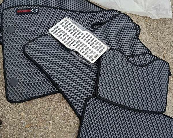 Серый Ниссан Жук, объемом двигателя 1.62 л и пробегом 101 тыс. км за 10500 $, фото 24 на Automoto.ua