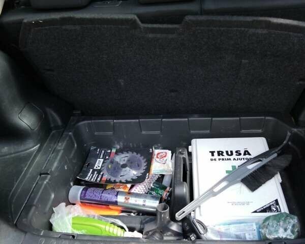 Сірий Ніссан Жук, об'ємом двигуна 1.6 л та пробігом 95 тис. км за 10600 $, фото 14 на Automoto.ua