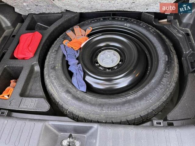 Сірий Ніссан Жук, об'ємом двигуна 1.6 л та пробігом 72 тис. км за 10400 $, фото 16 на Automoto.ua
