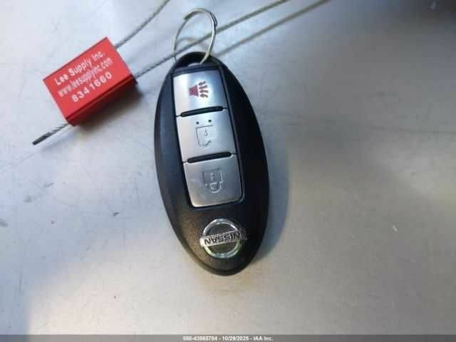 Сірий Ніссан Жук, об'ємом двигуна 1.6 л та пробігом 142 тис. км за 1500 $, фото 8 на Automoto.ua